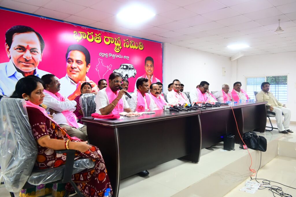 ఎంపీ వద్దిరాజు ప్రజా వ్యతిరేక విధానాలు అవలంభిస్తున్న కేంద్ర,రాష్ట్ర ప్రభుత్వాలు గద్దె దిగే వరకు బీఆర్ఎస్  పోరాడుతుంది