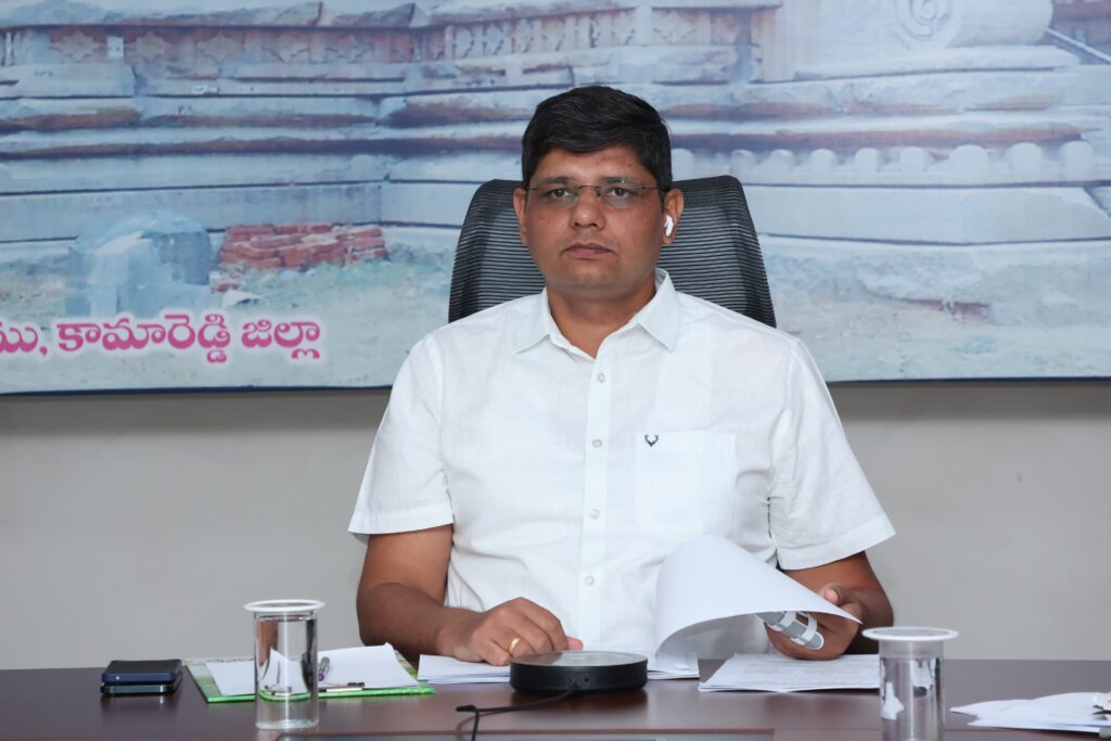 హైదరాబాద్ నుంచి వీడియో కాన్ఫరెన్స్ ద్వారా అన్ని జిల్లాల కలెక్టర్లు, అదనపు కలెక్టర్లతో ప్రత్యేక సమగ్ర సవరణ కార్యక్రమంపై సమీక్ష నిర్వహించారు.