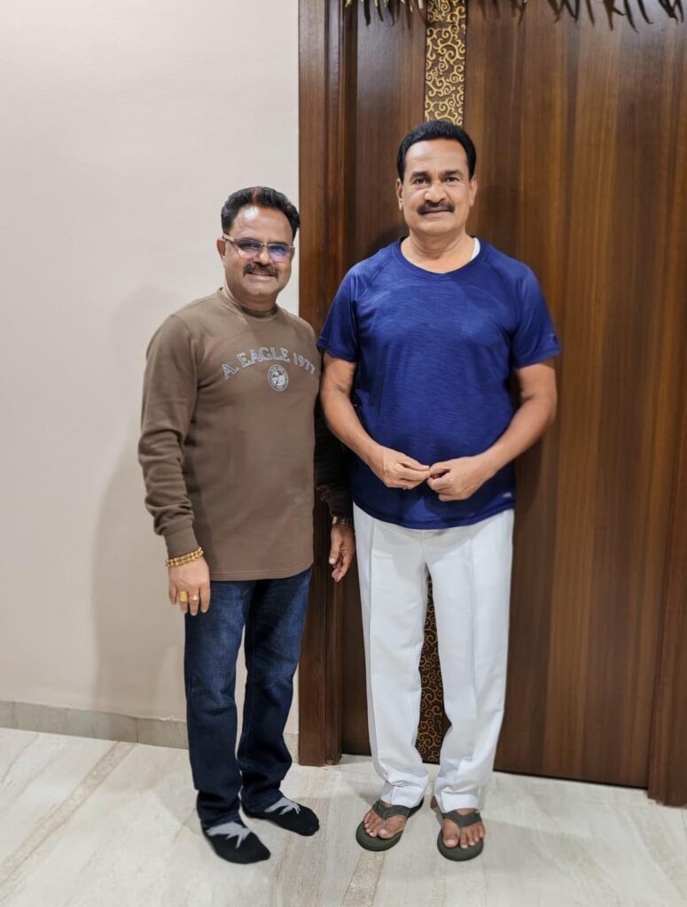 గ్రామ అభివృద్ధిపై గంప గోవర్ధన్‌తో భేటీ