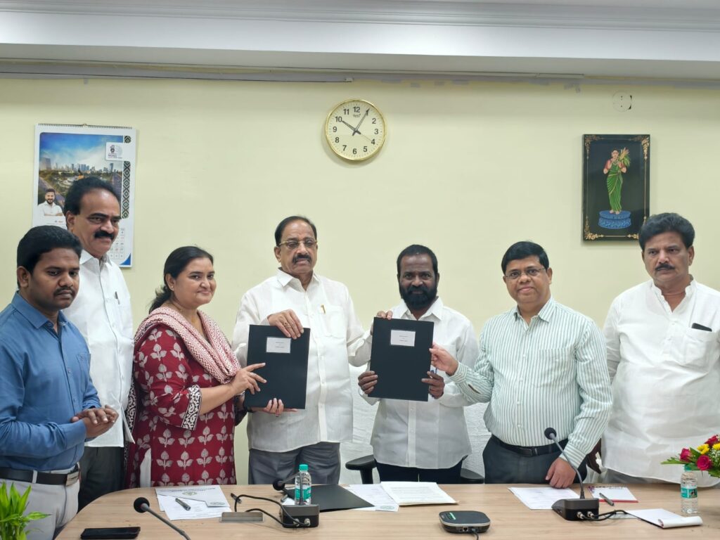 వ్యవసాయ శాఖ ఆగ్రో ఇండస్ట్రీస్ చైర్మన్ కాసుల బాలరాజ్