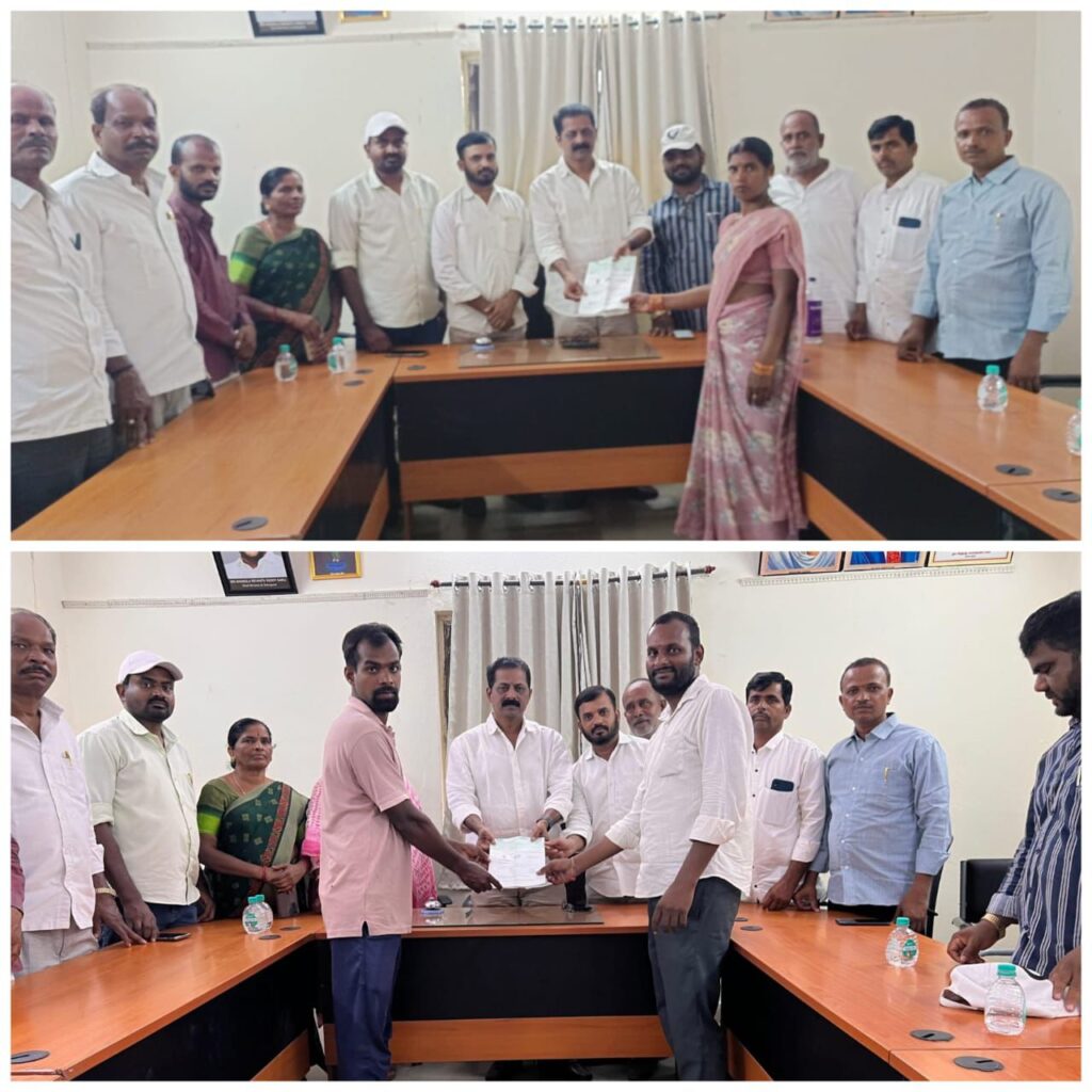 సీఎం రిలీఫ్ ఫండ్ చెక్కులు అందజేసిన మార్కెట్ కమిటీ చైర్మన్ గార్డెన్ బెంగాల్ రావు