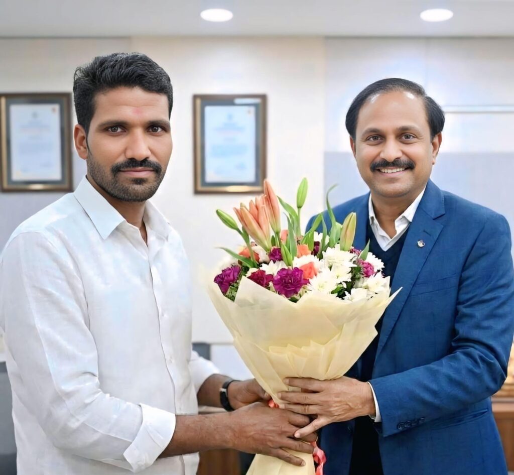 రాష్ట్ర సమాచార కమిషనర్ ను కలిసిన లెగ్గిల రాజు…