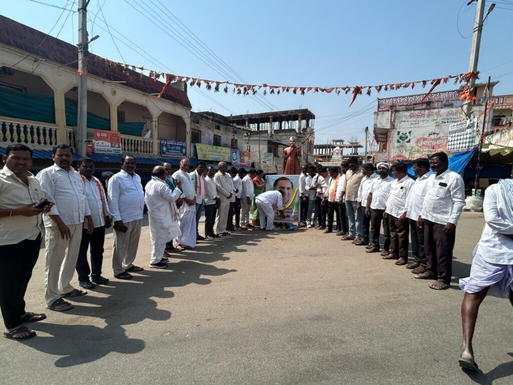 భారతరత్న మాజీ ప్రధాని రాజీవ్ గాంధీకి గాంధారిలో ఘన నివాళులు.