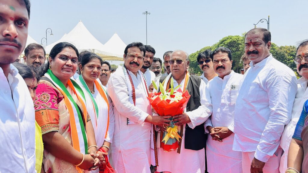 మహిళా కమిషన్ ఛైర్ పర్సన్ విజయలక్ష్మి, రాష్ట్ర సలహాదారు వీహెచ్‌లకు ఎమ్మెల్యే శ్రీగణేష్ అభినందనలు