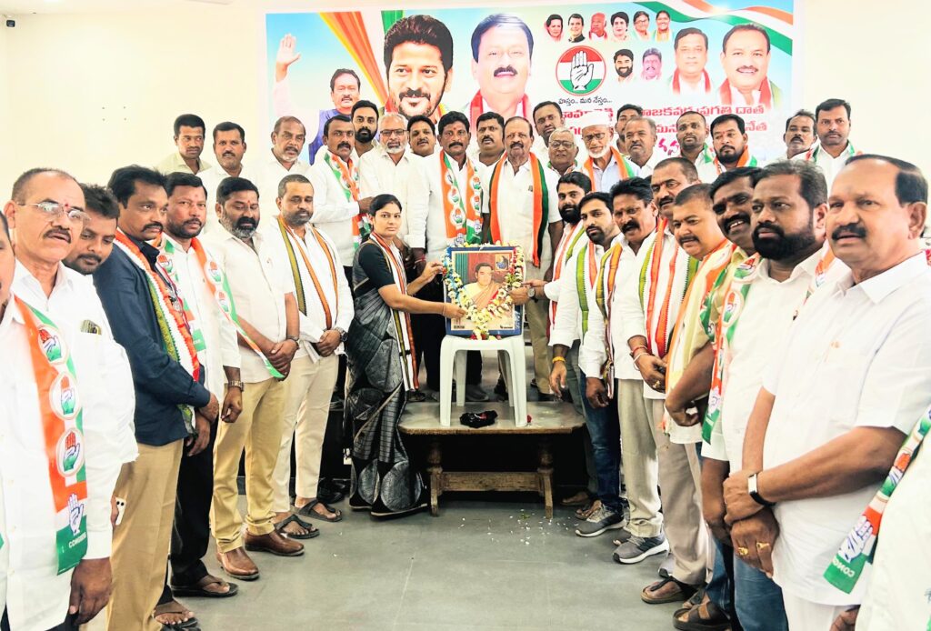కామారెడ్డి జిల్లా కాంగ్రెస్ కార్యాలయంలో ఘనంగా రాజీవ్ గాంధీ వర్ధంతి డిసిసి అధ్యక్షులు ఏలే మల్లికార్జున్ ఆధ్వర్యంలో నివాళులు సేవా కార్యక్రమాలతో స్మరణ