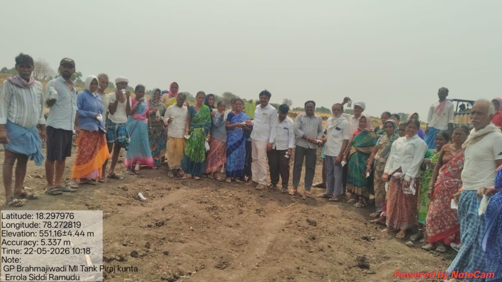 ఉపాధి కూలీలకు మజ్జిగ పాకెట్లు పంపిణీ