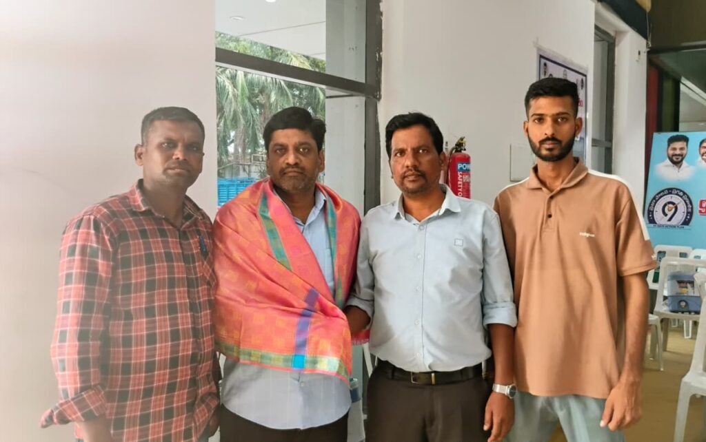 యూనివర్సిటీ పాలకమండలి సభ్యులు మహమ్మద్ ఘాజీకి చిరు సన్మానం