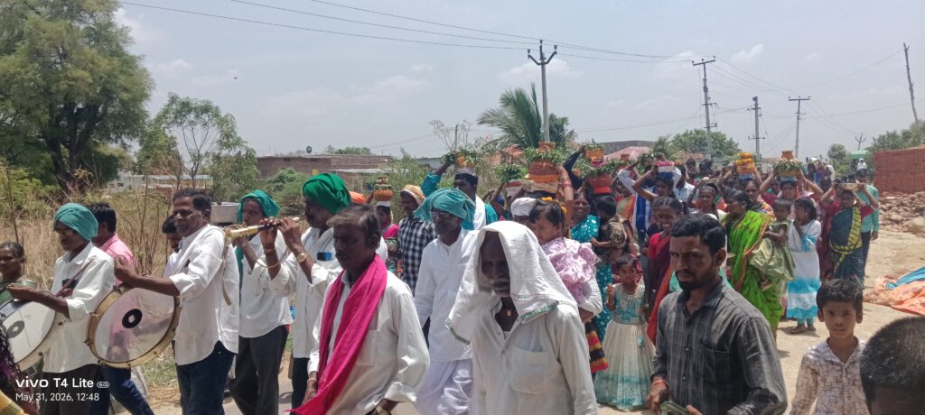 పోచమ్మ లకు బోనాల సమర్పణ