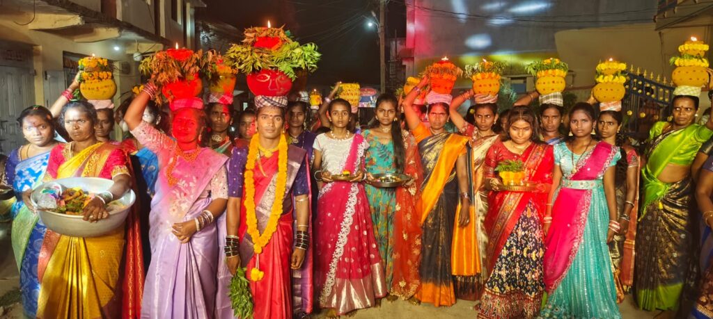 లింగంపేటలో వైభవంగా పెద్దమ్మ తల్లి బోనాలు కనుల పండగవగా అమ్మవారి కల్యాణ అన్నదానం