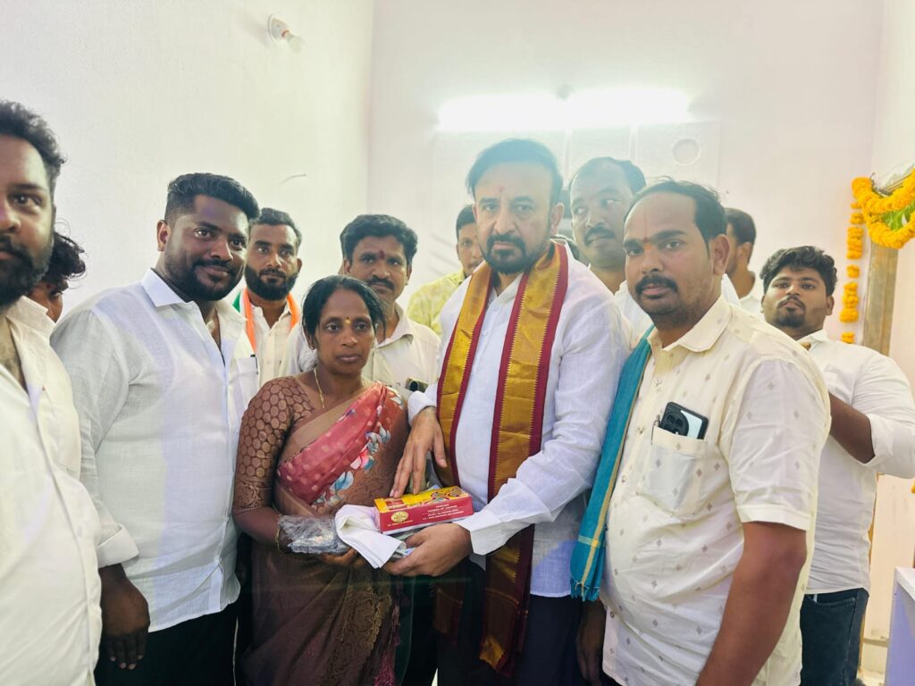 నియోజకవర్గంలో సరికొత్త రికార్డు — ఒకే రోజు సుమారు 700కు పైగా ఇందిరమ్మ ఇండ్ల గృహప్రవేశాలు