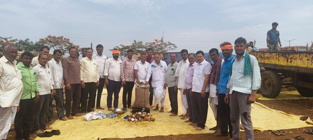 చద్మల్ తండాలో పీఏసీఎస్ గాంధారి ఆధ్వర్యంలో జొన్నల కొనుగోలు కేంద్రం ప్రారంభం.