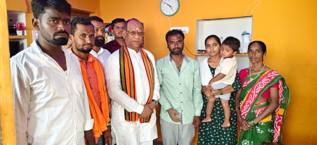 ప్రమాదవశాత్తు చెయ్యిని కోల్పోయిన యువకునికి అండగా నిలిచిన పైడి ఎల్లారెడ్డి..