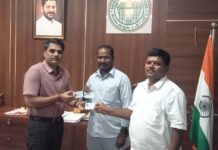 అడిషనల్ కలెక్టర్ రెడ్ క్రాస్ సొసైటీ సభ్యత కార్డుల అందజేత