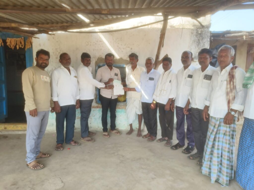 సీఎంఆర్ఎఫ్ చెక్కుల పంపిణీ