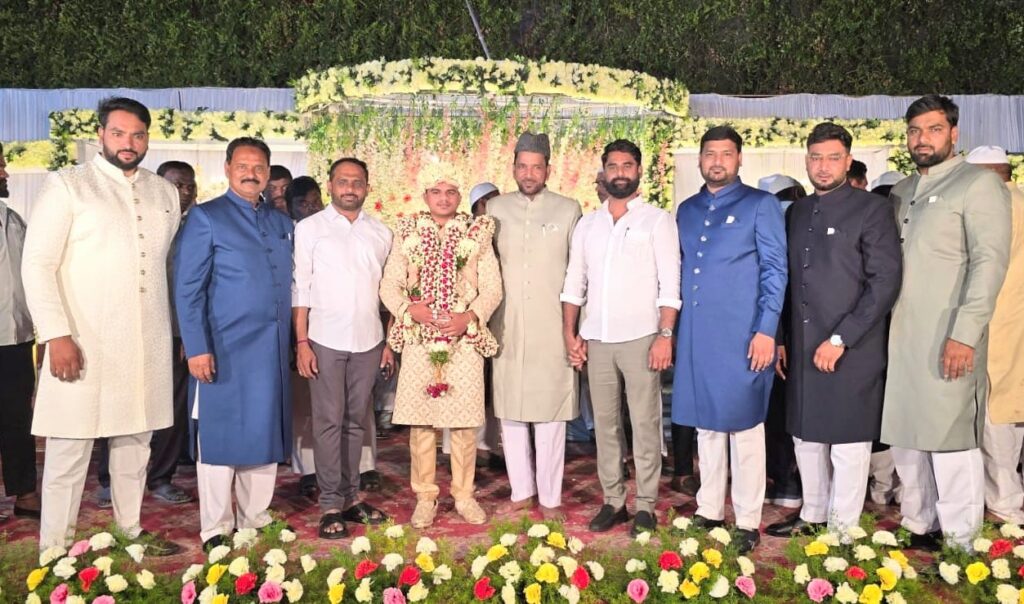 నూతన వధూవరులను ఆశీర్వదించిన డీసీసీ అధ్యక్షులు ఏలే మల్లికార్జున్ గారు.*