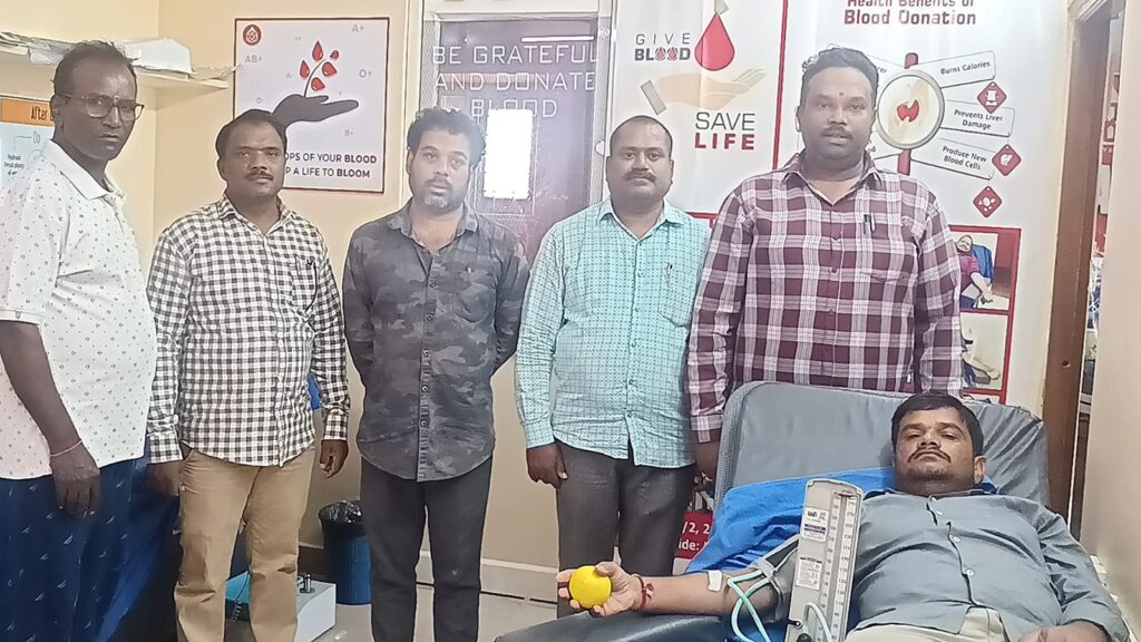 గర్భిణి కి సకాలంలో ఏ నెగిటివ్ రక్తం అందజేత<br>ఐవిఎఫ్ సేవాదళ్ రాష్ట్ర చైర్మన్ డాక్టర్ బాలు