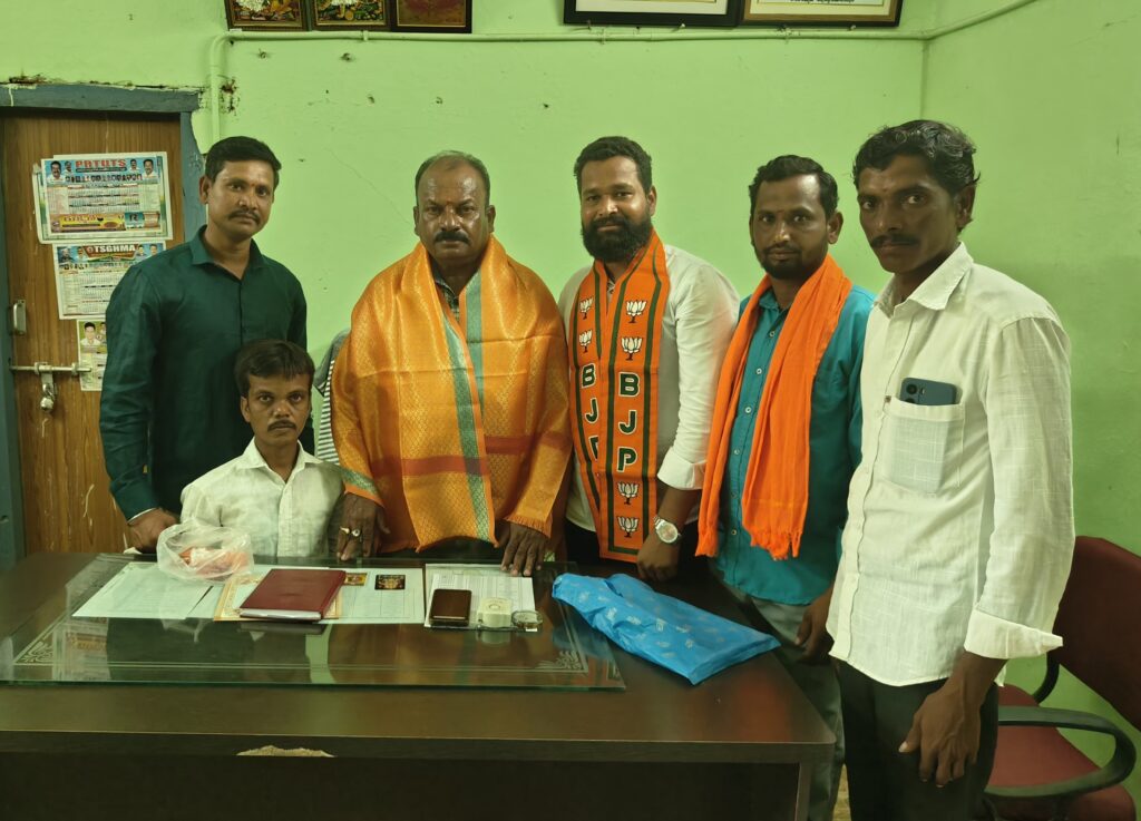 నూతన ఎంపీడీవోని మర్యాదపూర్వకంగా కలిసిన లింగంపేట బిజెపి నాయకులు
