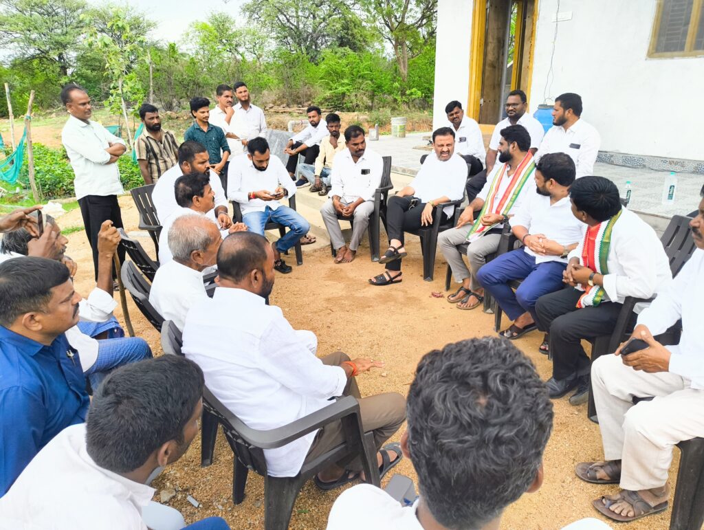 సుల్తాన్ నగర్‌లో SIR సమీక్ష సమావేశం.. ఎమ్మెల్యే తోట లక్ష్మీకాంతరావు, డీసీసీ అధ్యక్షులు ఏలే మల్లికార్జున్ దిశానిర్దేశం*