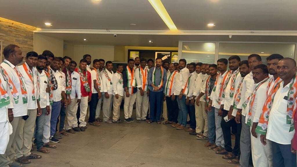 ఎమ్మెల్యే మదన్ మోహన్ గారి నాయకత్వంలో కాంగ్రెస్ పార్టీలో భారీ చేరికలు.లింగంపేట్ మండలం పర్మల్ల గ్రామానికి చెందిన వివిధ పార్టీలకు చెందిన 100 మంది నాయకులు, కార్యకర్తలు కాంగ్రెస్ గూటికి