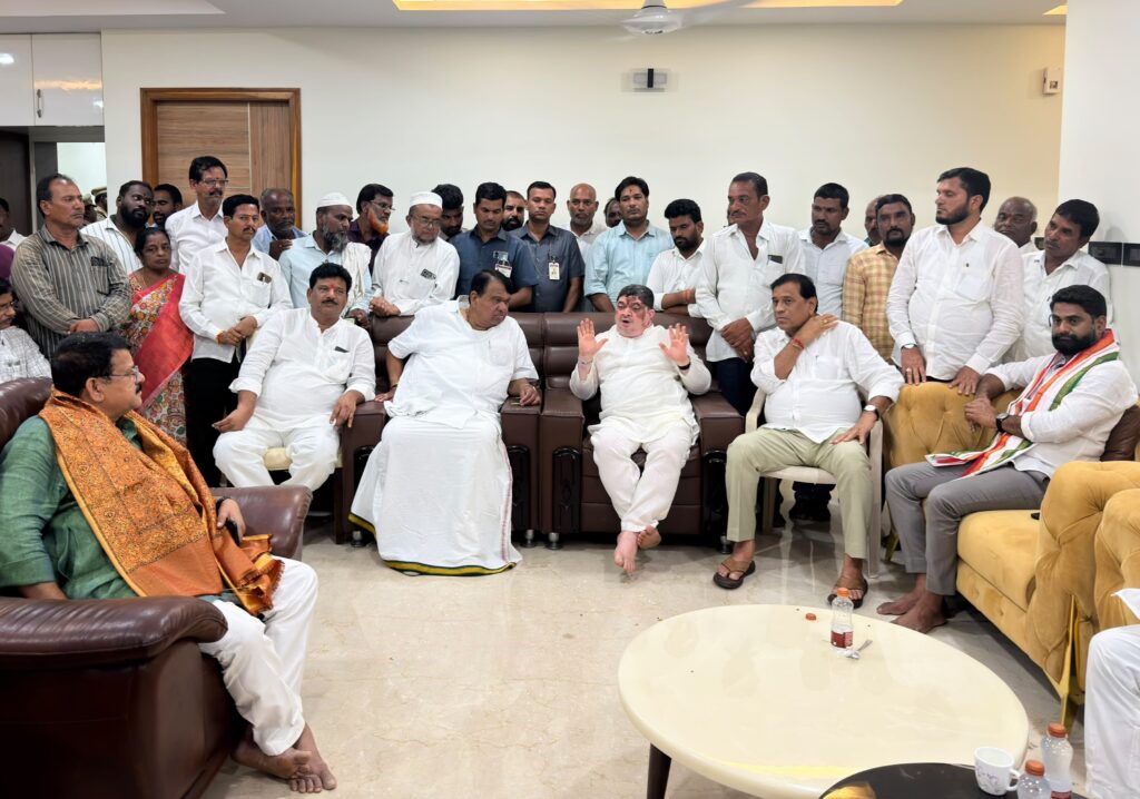 బాన్సువాడలో మంత్రి పొన్నం ప్రభాకర్‌కు ఘన స్వాగతం.. ప్రభుత్వ సలహాదారు పొచారం నివాసంలో డీసీసీ అధ్యక్షులు ఏలే మల్లికార్జున్ మర్యాదపూర్వక ఆహ్వానం.