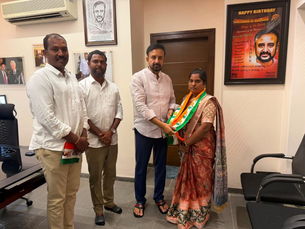 అభివృద్ధికి ఆకర్షితులై కాంగ్రెస్ కండువా పిచ్చుకున్న ఉప్పల్వాయి సర్పంచ్