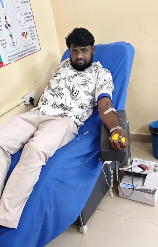 సర్పంచ్ పుట్టినరోజున రక్తదానం