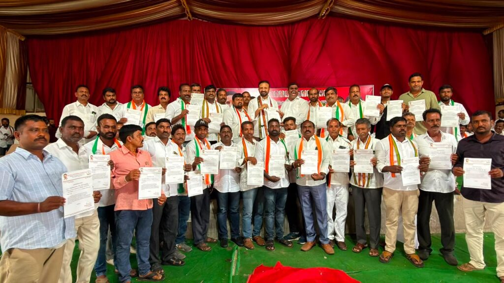 తాడ్వాయిలో కాంగ్రెస్ కార్యకర్తల ఆత్మీయ సమ్మేళనంలో పాల్గొన్న ఎమ్మెల్యే మదన్ మోహన్<br>