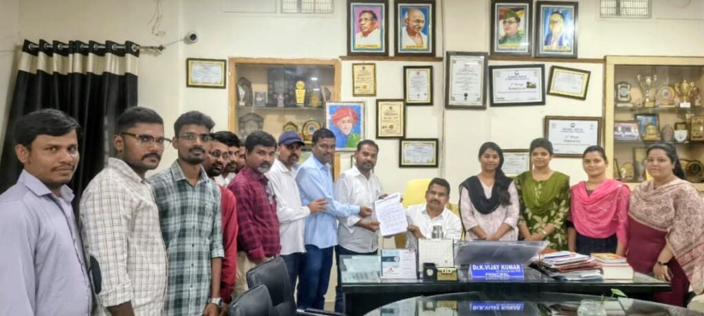 గెస్ట్ లెక్చరర్ లను రెన్యువల్ గా కొనసాగించాలని వారికి తగిన వేతనం చెల్లించాలని ప్రిన్సిపల్ కు వినతి పత్రం