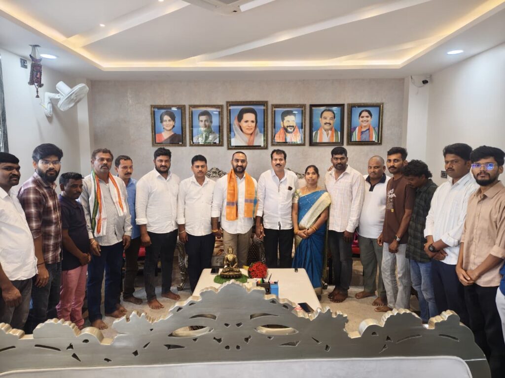 టిపిసిసి ప్రధాన కార్యదర్శి గడ్డం చంద్రశేఖర్ ని మర్యాదపూర్వకంగా కలిసిన మాచారెడ్డి సర్పంచ్