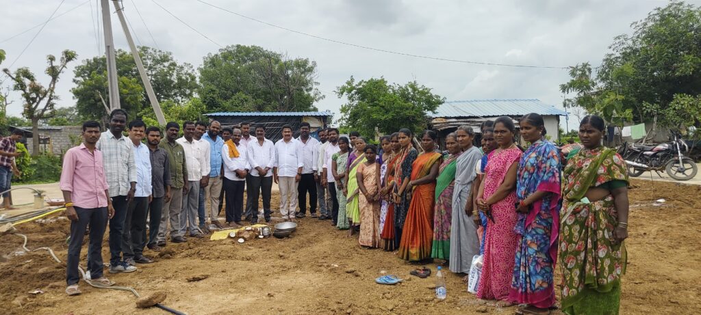 గౌరారంలో ఎస్‌హెచ్‌జీ మహిళా సమైక్య భవనానికి ఘనంగా భూమిపూజ